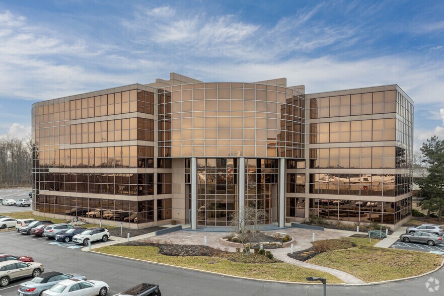 More Photos Of 3905 Vincennes Rd, Indianapolis Office For Sale