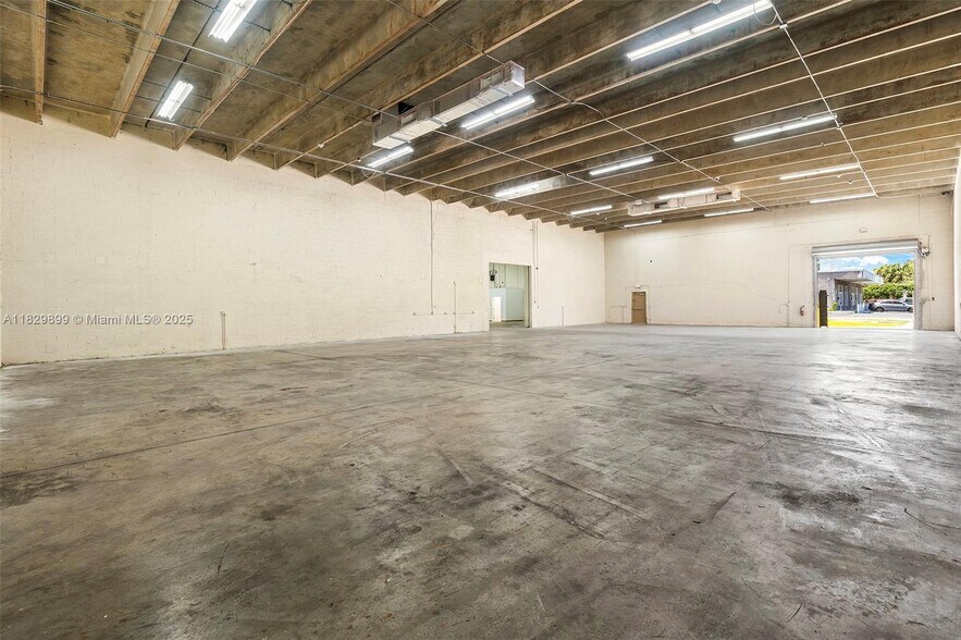 More Photos Of 2300-2310 Thomas St, Hollywood Warehouse For Lease