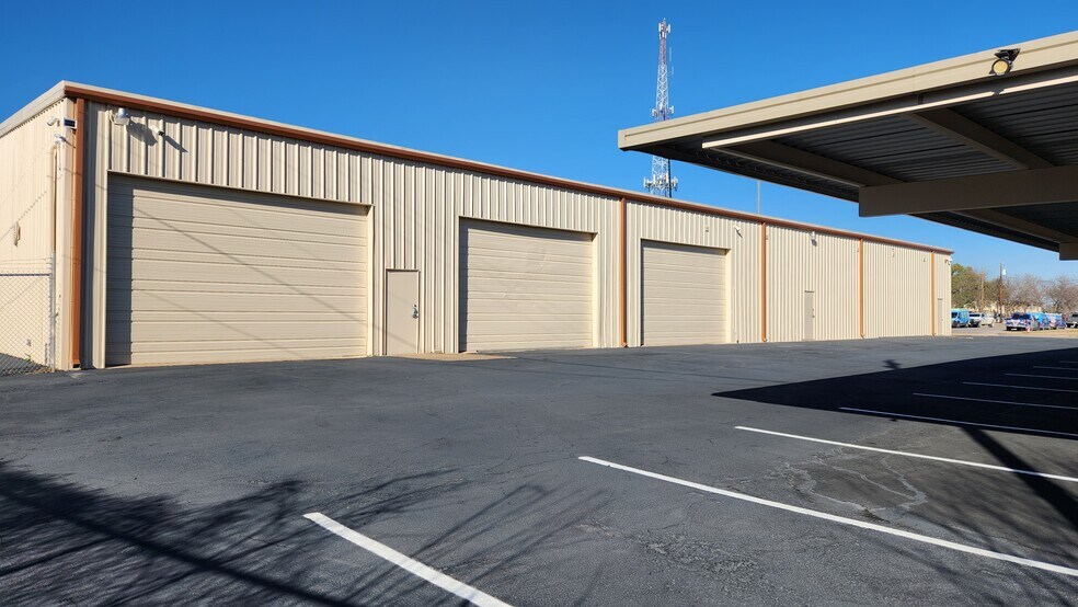 More Photos Of 1304 W Industrial Blvd, Round Rock Light Distribution For Sale