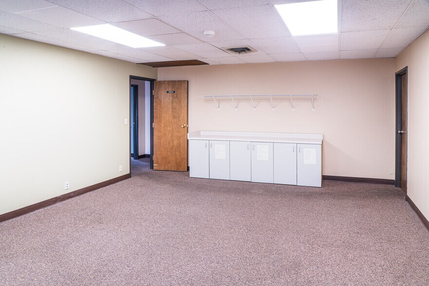 More Photos Of 815-817 N Central Ave, Medford Storefront For Lease