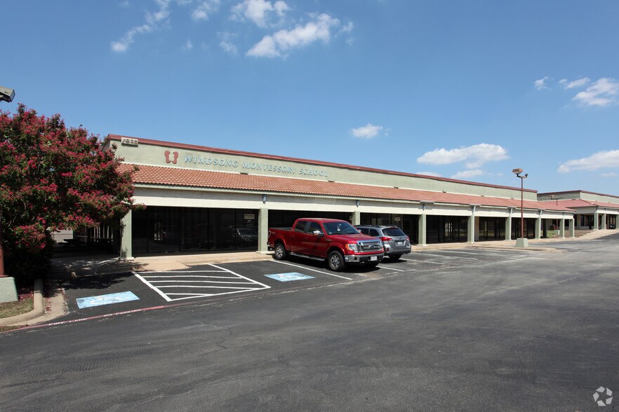More Photos Of 2825 Valley View Ln, Dallas General Retail For Lease