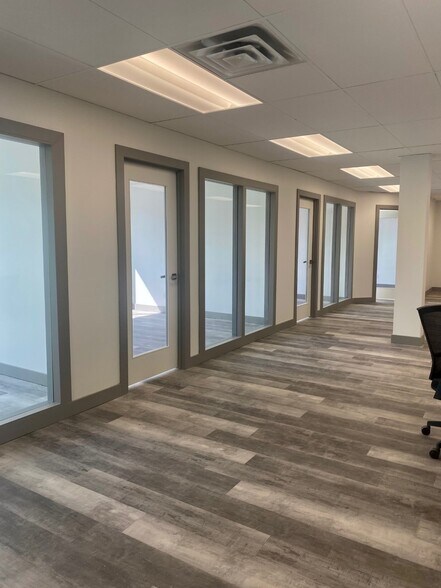 More Photos Of 1680-1690 Woodward Dr, Ottawa Office For Lease