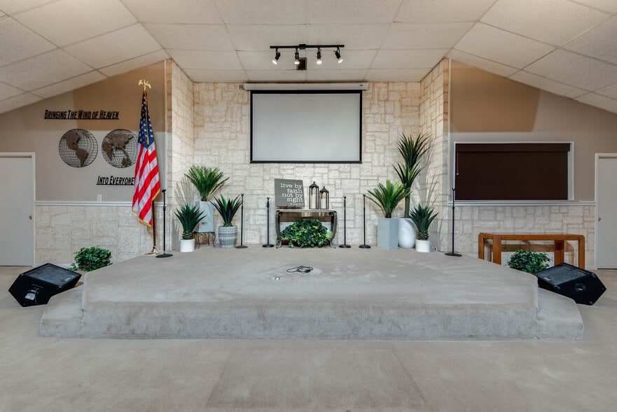 More Photos Of 1001 Austin St, Midland Religious Facility For Sale