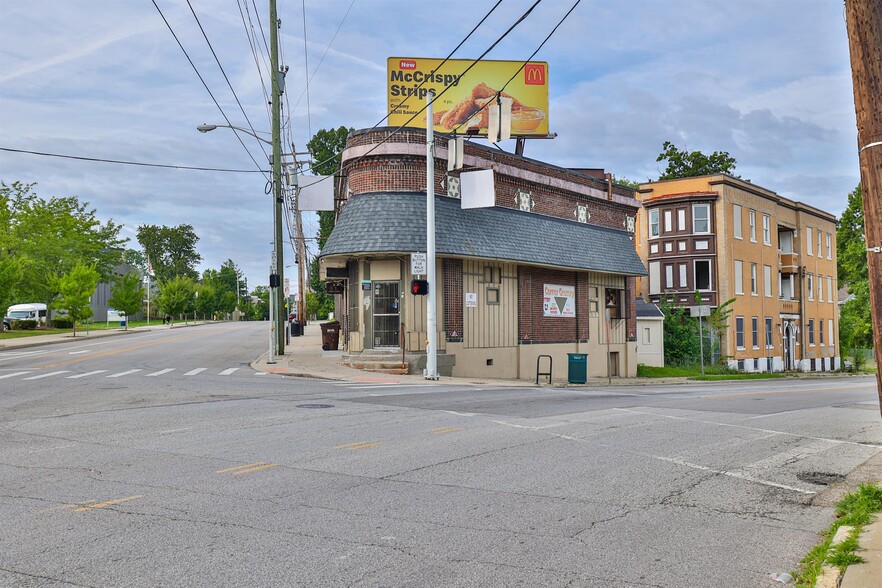 More Photos Of 3235-3245 Woodburn Ave, Cincinnati Storefront For Sale