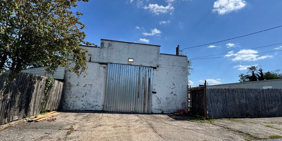 More Photos Of 5511 Magie St, Brooklyn Park Warehouse For Sale