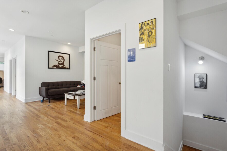 More Photos Of 631 N 12th St, Philadelphia Office Residential For Lease