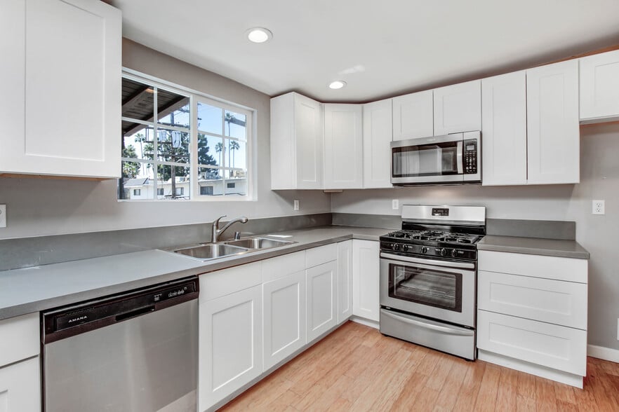 More Photos Of 13257-13259 Moorpark St, Sherman Oaks Office Residential For Sale