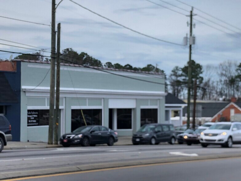 More Photos Of 716 S Main St, Lillington Storefront For Lease