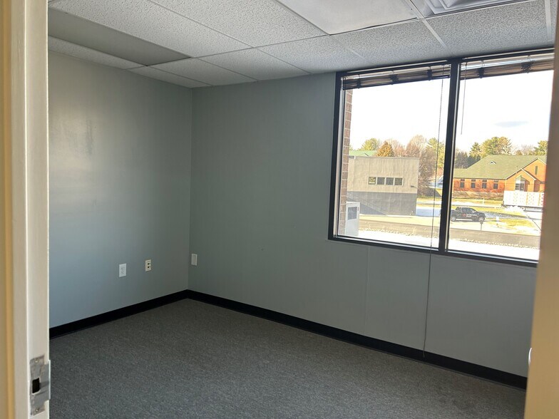 More Photos Of 9047 Executive Park Dr, Knoxville Office For Lease