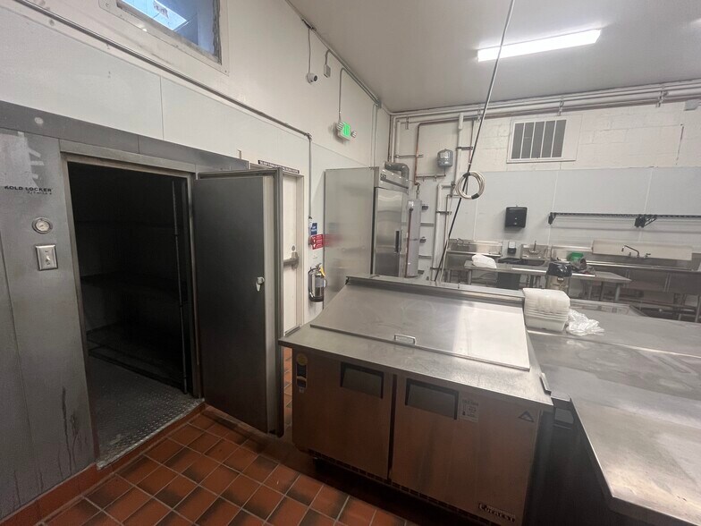 More Photos Of 355-357 Grand Ave, Oakland Storefront Retail Office For Lease