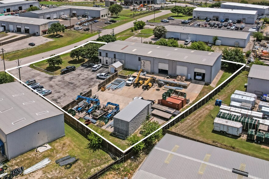 Primary Photo Of 271 Commercial Dr, Buda Warehouse For Sale