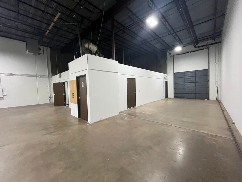 More Photos Of 4220-4232 Charter Ave, Oklahoma City Warehouse For Lease