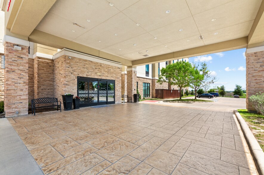 More Photos Of 151 Bunton Creek Rd, Kyle Hotel For Sale