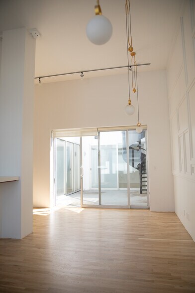 More Photos Of 70-72 Windward Ave, Venice General Retail For Lease