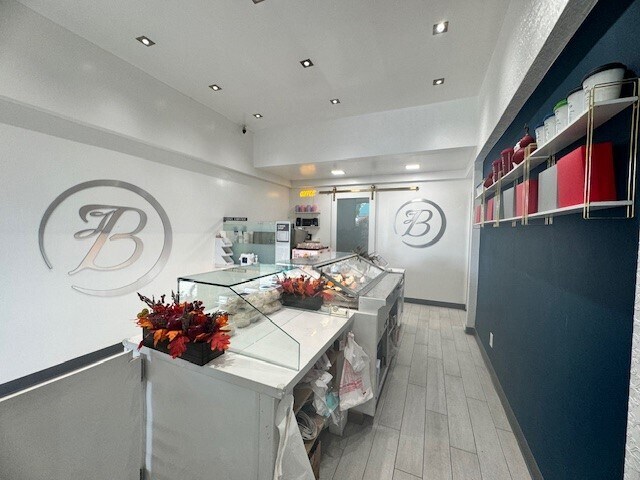 More Photos Of 15072-15082 Weststate St, Westminster Restaurant For Sale