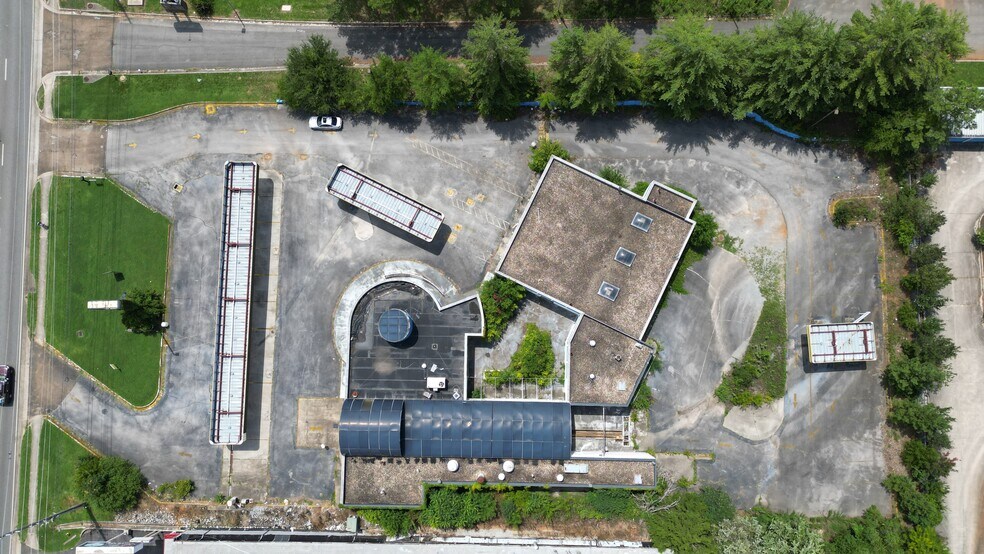 More Photos Of 3030 University Dr, Huntsville Carwash For Sale