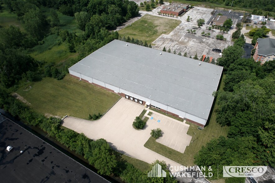 More Photos Of 30700 Aurora Rd, Solon Warehouse For Lease