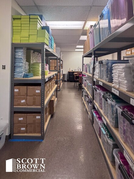 More Photos Of 13663 Jupiter Rd, Dallas Showroom For Lease