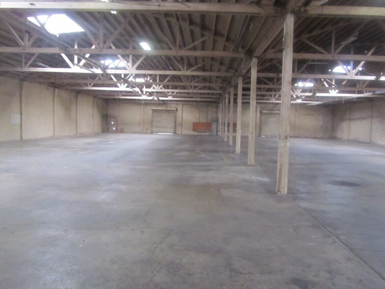 More Photos Of 845 E 60th St, Los Angeles Warehouse For Lease