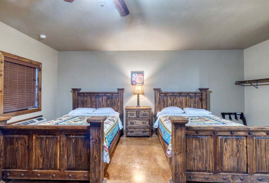 More Photos Of 16 Mountain Laurel Ln, Concan Hospitality For Sale