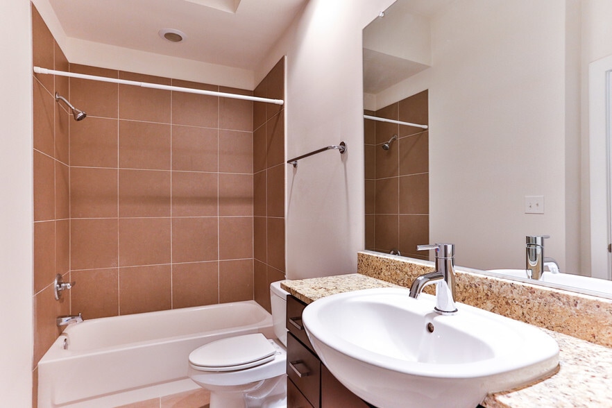 More Photos Of 810 E 7th St, Charlotte Apartments For Lease