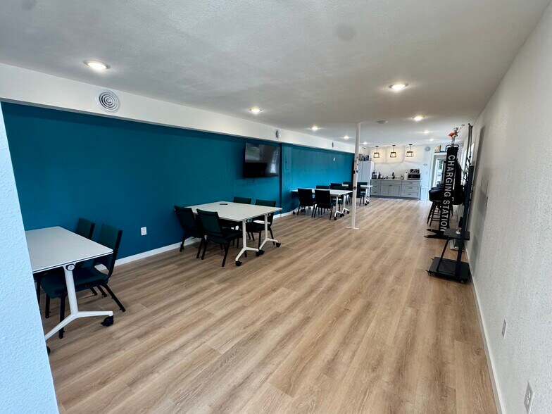 More Photos Of 124 10th St, Clarksville Coworking Space