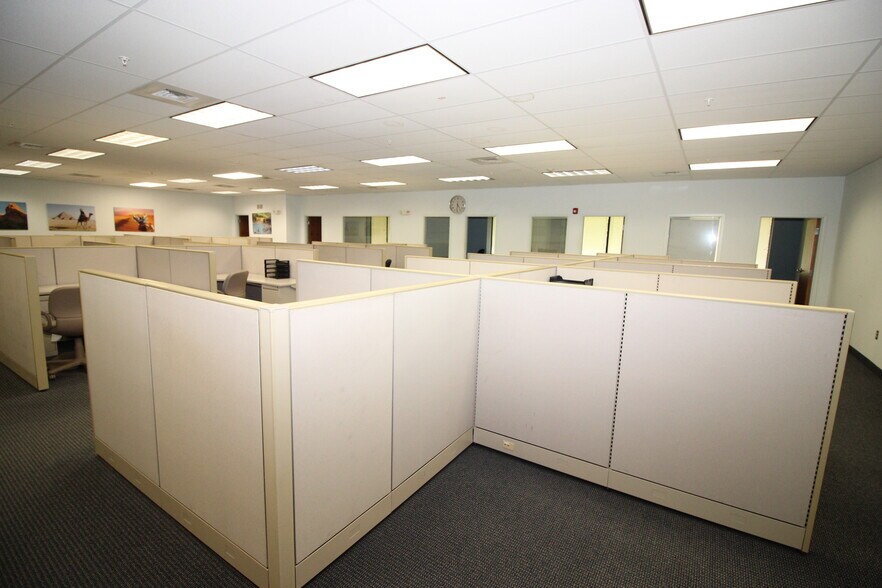More Photos Of 455 Maryland Dr, Fort Washington Light Manufacturing For Sale