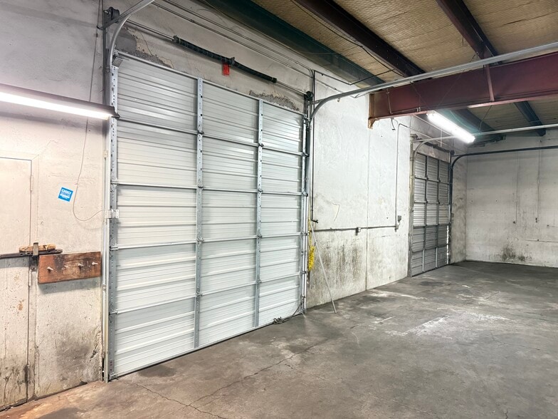 More Photos Of 11104 N Lamar Blvd, Austin Showroom For Lease