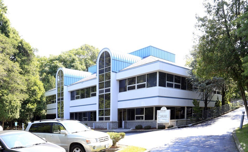 Primary Photo Of 449 N State Rd, Briarcliff Manor Village Medical For Lease