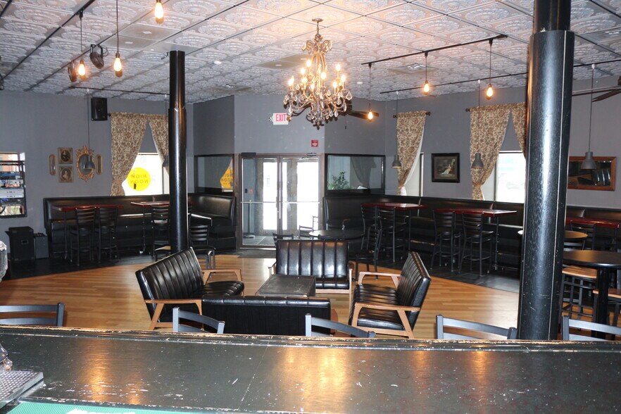 More Photos Of 427 E Monroe St, Springfield Office For Sale