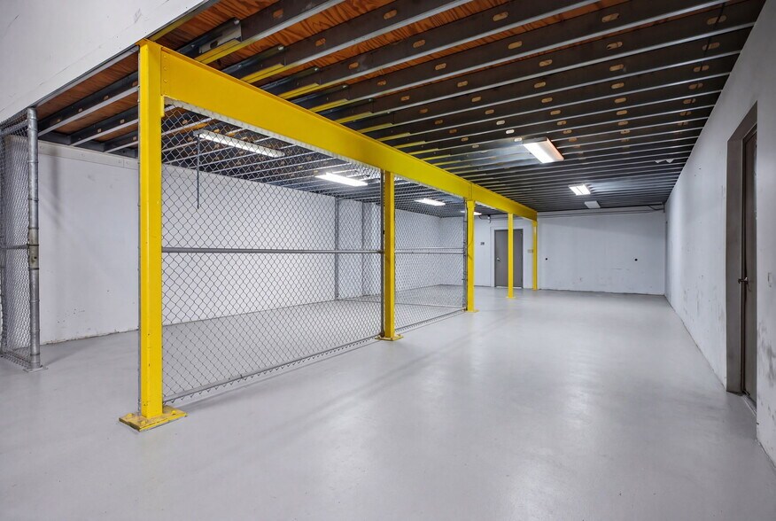 More Photos Of 2110 Mannix Dr, San Antonio Light Distribution For Lease