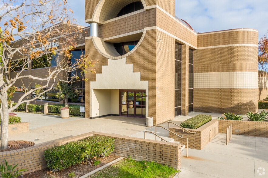 More Photos Of 62 Corporate Park, Irvine Medical For Lease