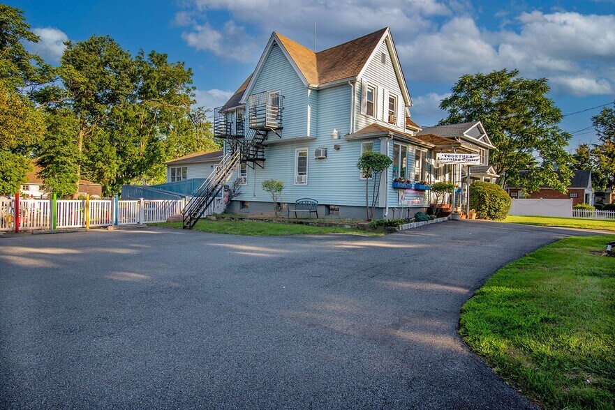 More Photos Of 219 Washington Ave, Dumont Schools For Sale