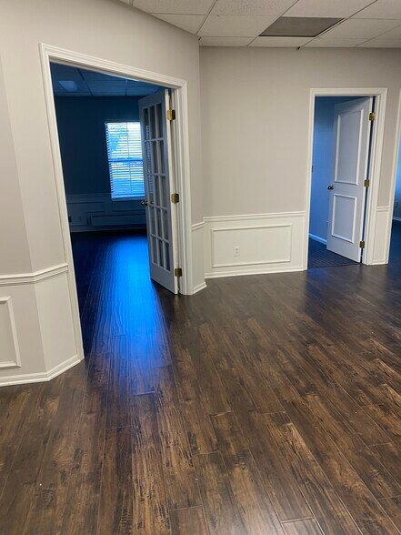 More Photos Of 4444 N Belleview Ave, Kansas City Unknown For Lease