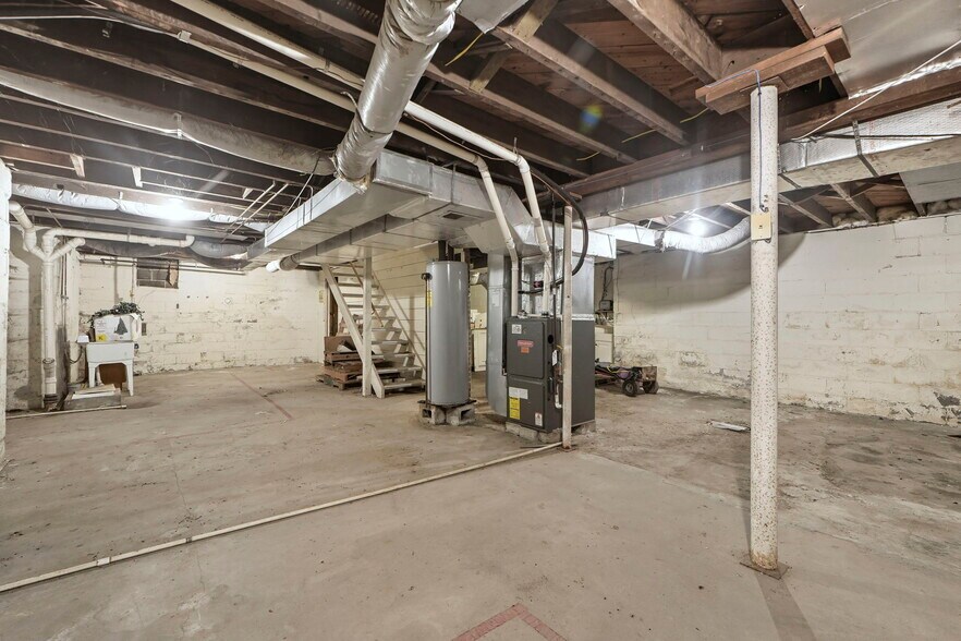 More Photos Of 1804 E Center St, Warsaw Loft Creative Space For Sale