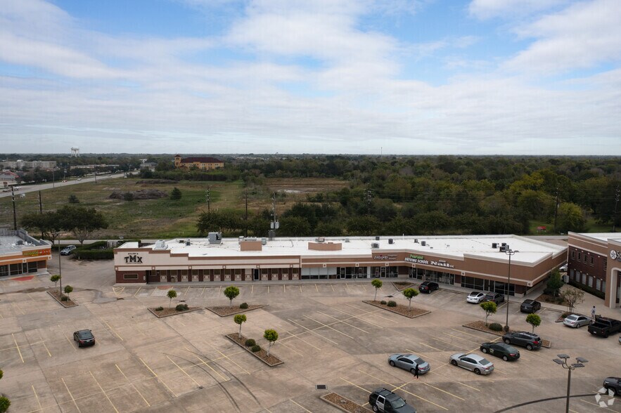 More Photos Of 9330 W Broadway St, Pearland Unknown For Lease