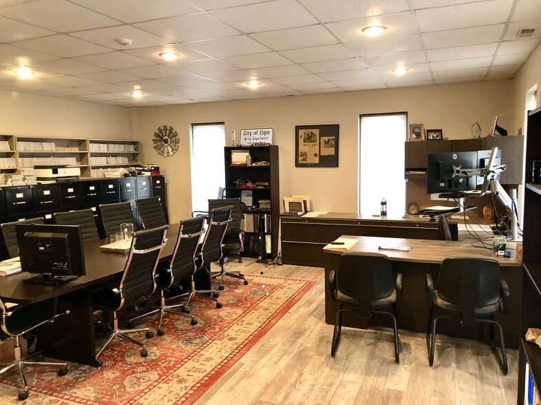 More Photos Of 825 E North St, Elburn Warehouse For Lease