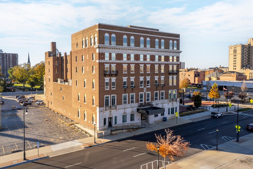 More Photos Of 311-319 S 5th St, Springfield Parking Lot For Sale