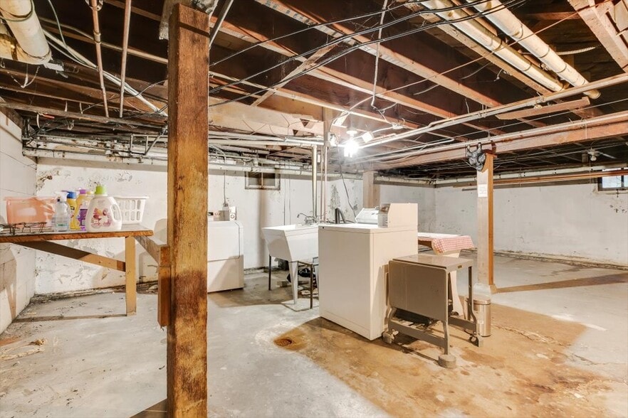 More Photos Of 4435 SE Belmont St, Portland Apartments For Sale