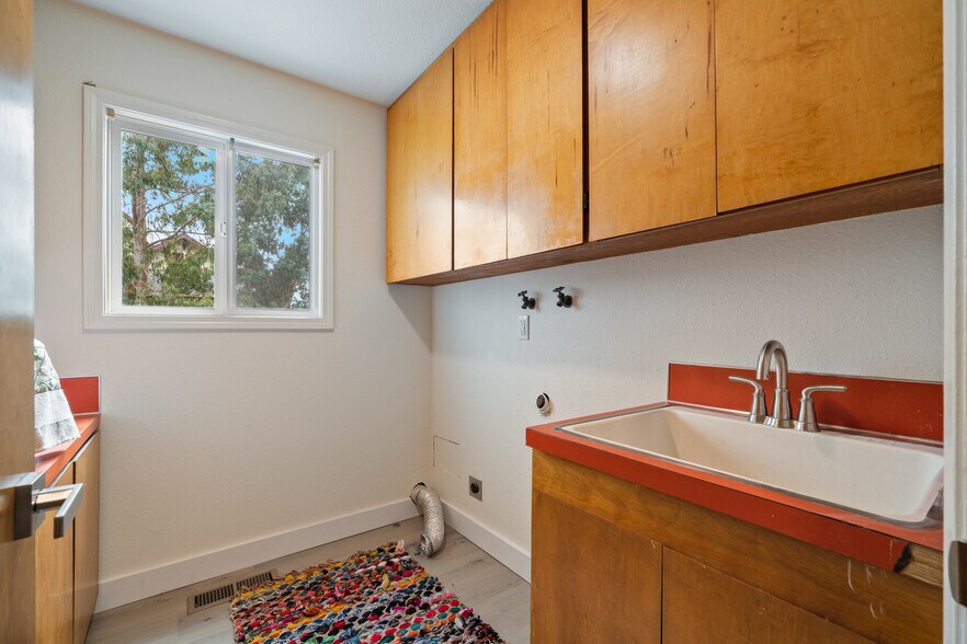 More Photos Of 1009-1011 Grove Ave, Tillamook Apartments For Sale