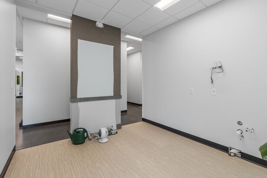 More Photos Of 18389 Orchard Trl, Lakeville Medical For Lease