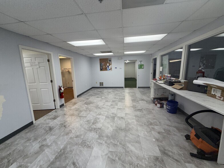 More Photos Of 200 Varnfield Dr, Summerville Warehouse For Lease