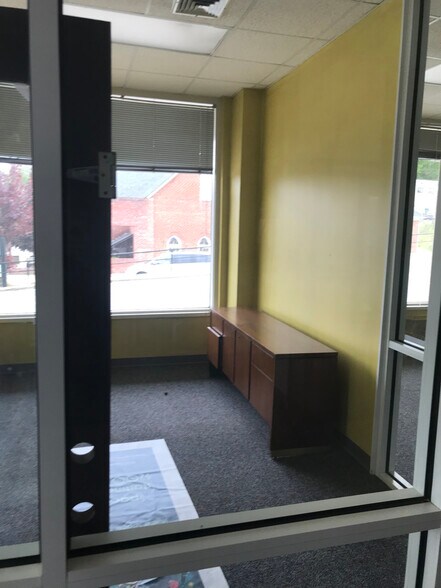 More Photos Of 337 Oak Ave, Spruce Pine Office For Lease