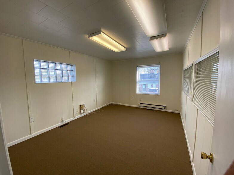 More Photos Of 60-90 N 1st St, Zionsville Medical For Lease