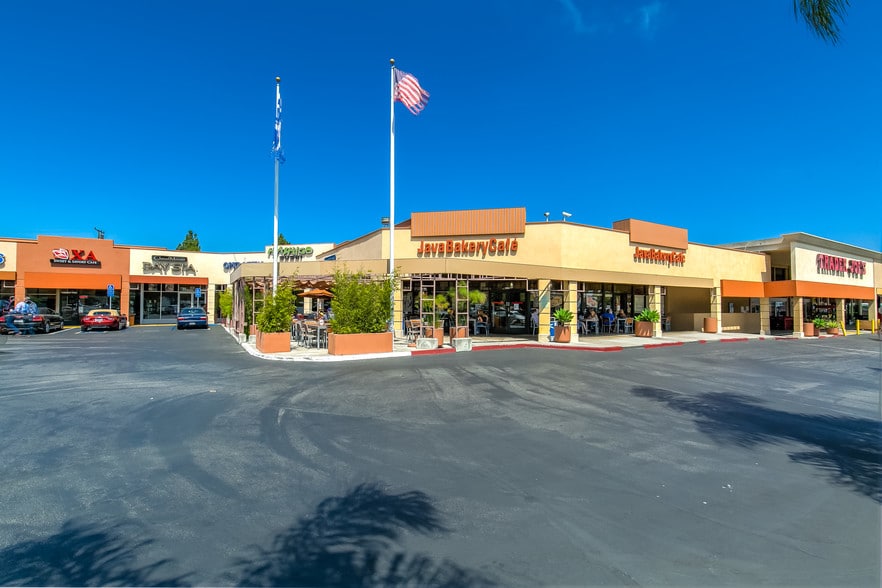 More Photos Of 18501-18687 Main St, Huntington Beach Unknown For Lease