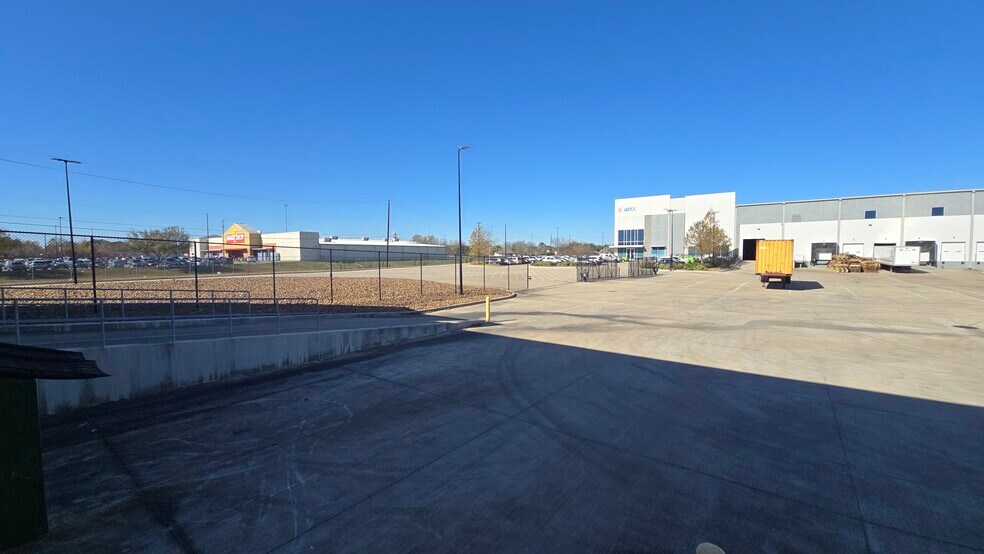 More Photos Of 5870 W Fuqua St, Houston Distribution For Lease