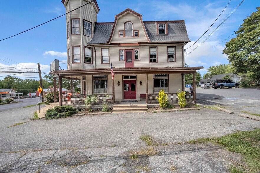 More Photos Of 5881 Sullivan Trl, Nazareth General Retail For Sale