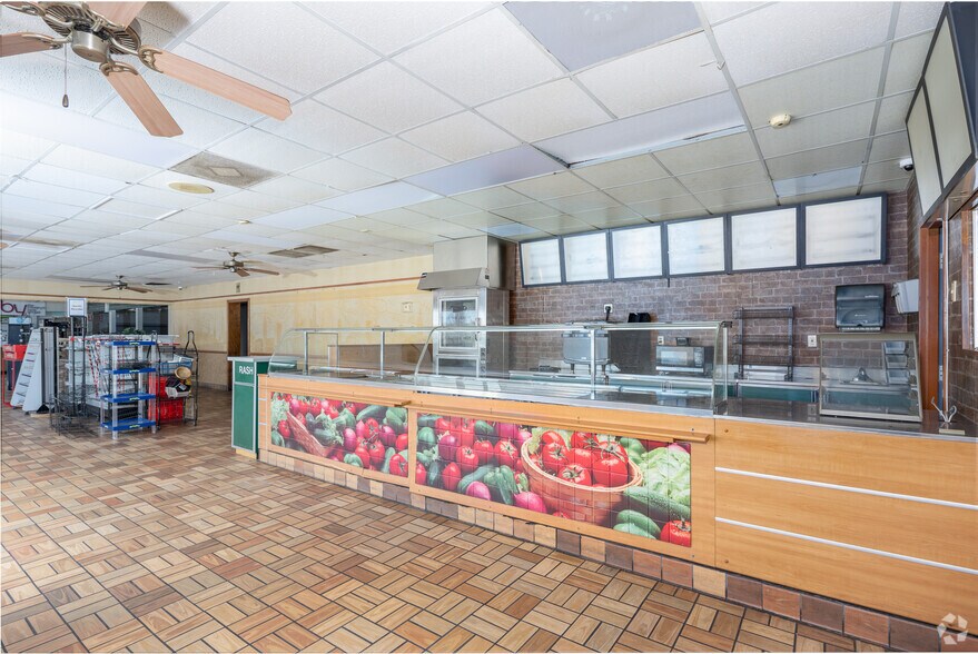 More Photos Of 5 Lane St, Yemassee Storefront For Sale