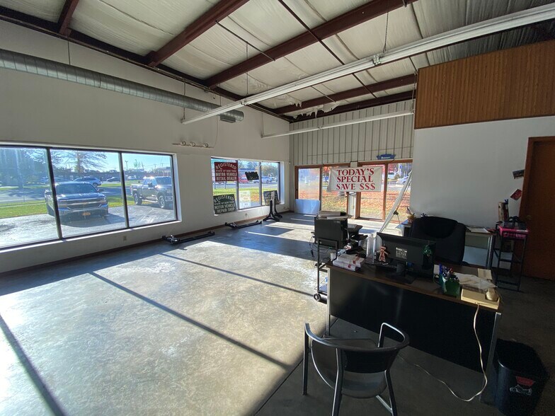More Photos Of 390 New Karner Rd, Albany Freestanding For Sale