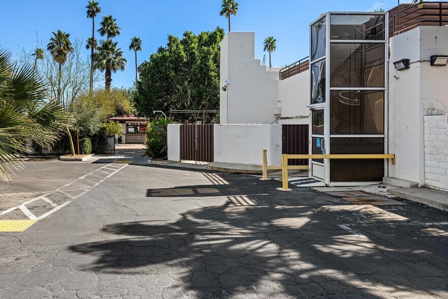 More Photos Of 369 N Palm Canyon Dr, Palm Springs Restaurant For Sale